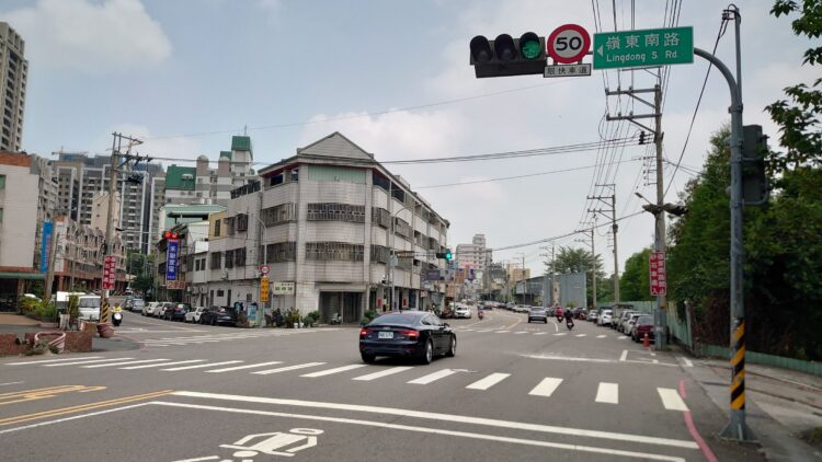 提升夜間穿越路口安全-中市交通局：546處閃光號誌改為紅黃綠三色