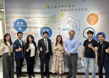 美國北達科他州教育廳率團訪問台中市-入校體驗技職教育發展