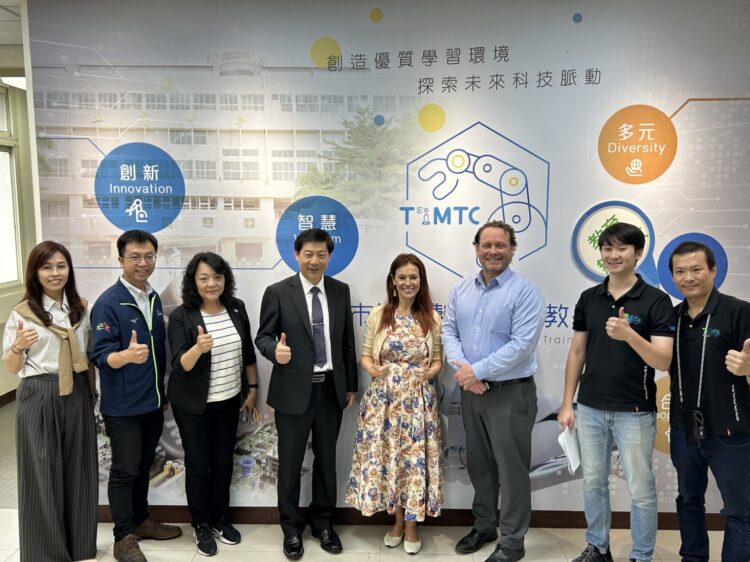 美國北達科他州教育廳率團訪問台中市-入校體驗技職教育發展