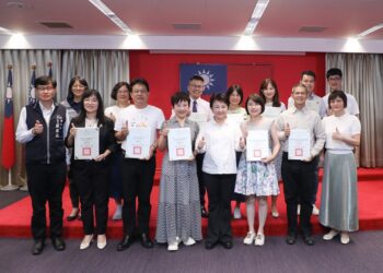 4度蟬聯全國第一！台中「閱讀教育績優」榮獲15大獎-盧市長親自頒獎表揚