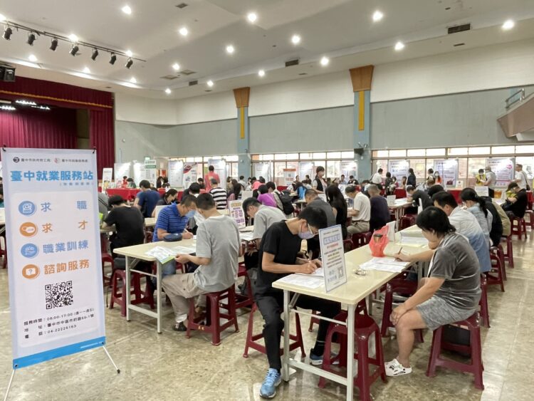 求職包粽！中市府大屯區徵才邀25家企業、釋出上千職缺-媒合率達六成