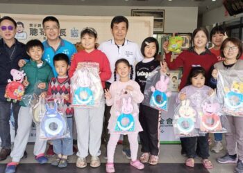 影音/聰哥團長蛋黃酥傳遞愛心 捐贈義賣所得助彰化家扶學子圓夢