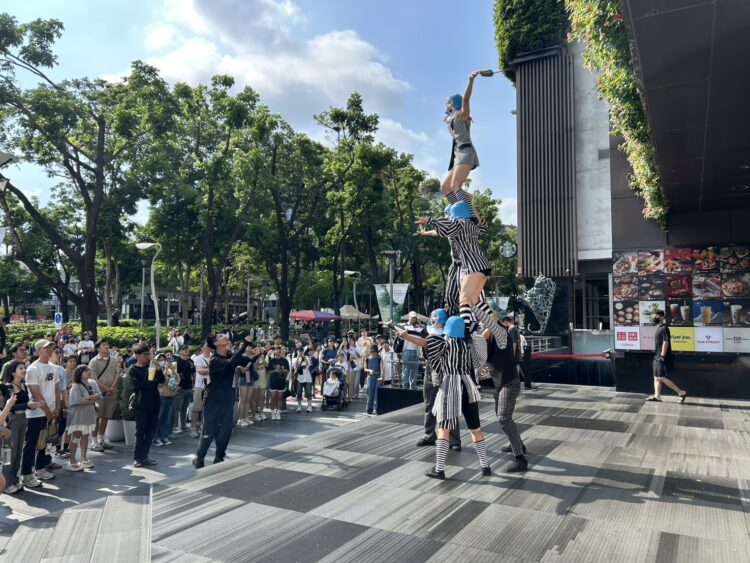 創造焦點《小丑八怪》快閃街頭驚喜不斷-台中夏日馬戲節6/14、15帝國糖廠奇幻登場
