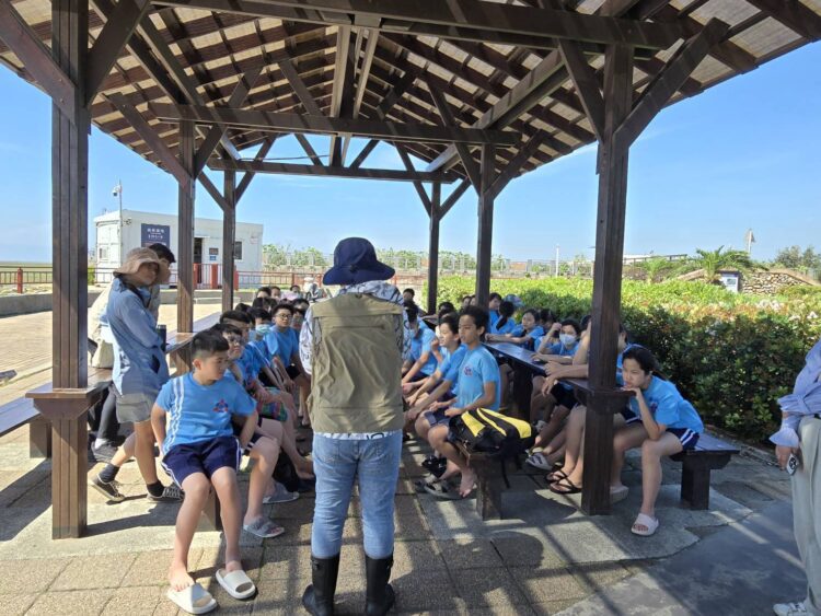 高美濕地露營場優化中 -中市建設局暑期推出「高美最美」生態導覽