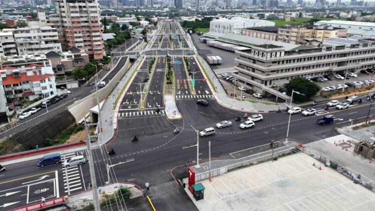 「市政路延伸」受矚通車上班首日湧車潮-中市多面向優化已恢復順暢