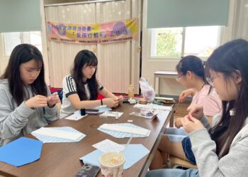 月經平權護健康　台中女孩手作布衛生棉送愛到非洲