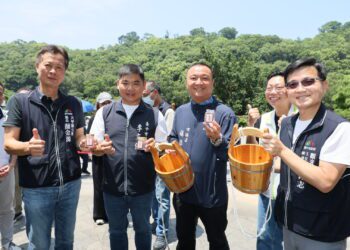 蛇咪龍午慶端午-500瓶鐵砧山劍井午時水搶領一空