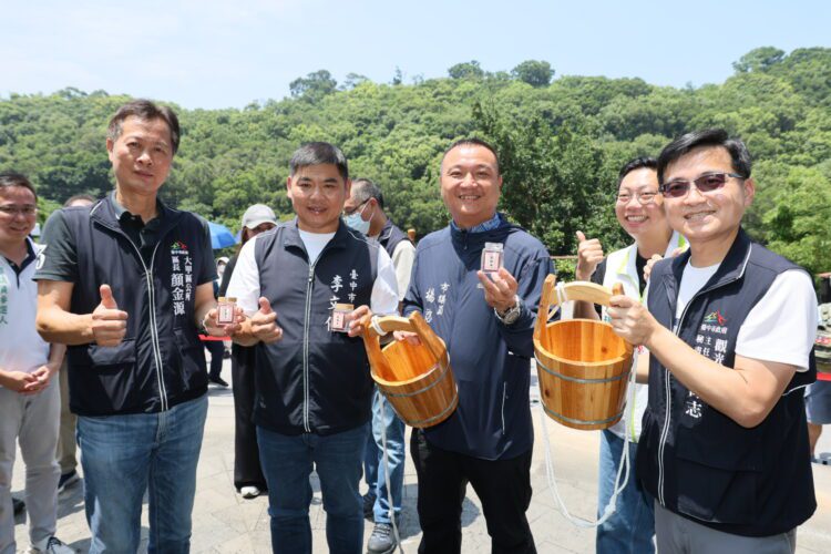 蛇咪龍午慶端午-500瓶鐵砧山劍井午時水搶領一空