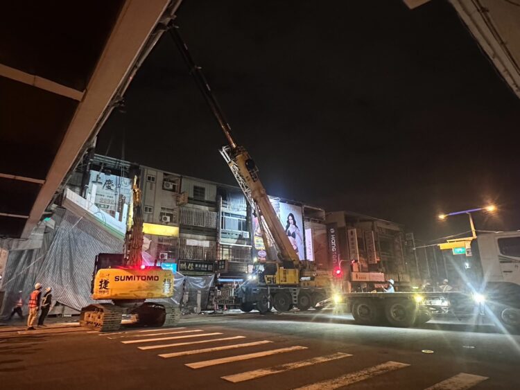 城市通行更安全！-中市建設局三天高效拆除天橋-市民直呼便利