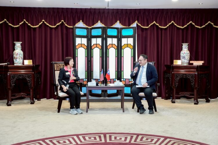 加州台灣同鄉聯誼會參訪團拜會中市府-鄭副市長盼促進雙方交流