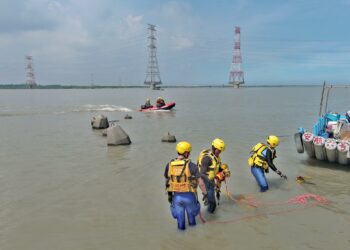 強化水域救生技能-中市消防局辦海域岸際救援訓練