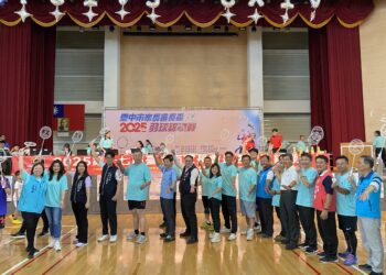 親師生同場競技-台中市家長會長盃羽球錦標賽台中高工開打