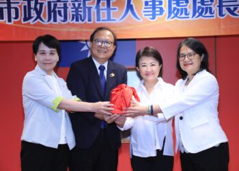 中市府人事處長交接-盧市長期勉新任處長陳月春持續打造友善職場