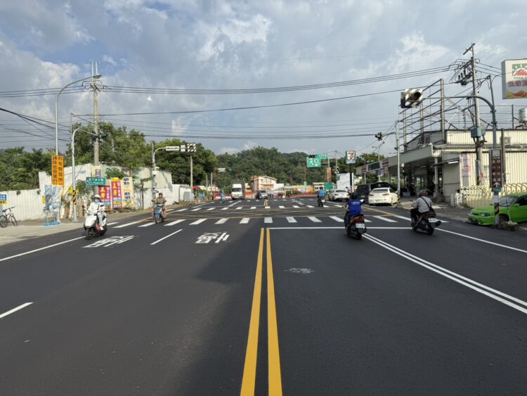太平山區門戶道路全面升級！-中市一江橋段夜間燙平完工-提升行車安全與舒適度