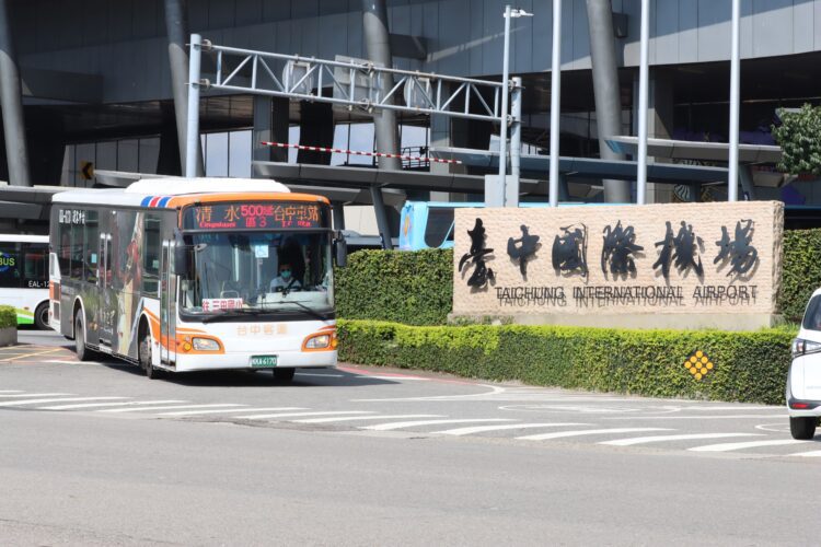 立院考察台中國際機場聯外交通-中市府建置21線公車路網便利旅客：籲中央加速審議捷運橘線