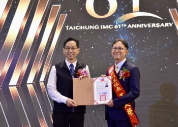 台中國際工商研究社社長第60、61屆交接儀式-中市經發局長：攜手企業迎向新經濟挑戰