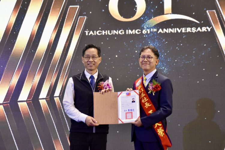 台中國際工商研究社社長第60、61屆交接儀式-中市經發局長：攜手企業迎向新經濟挑戰