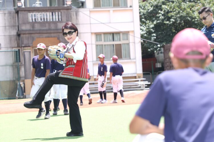 自由國小征戰美國少棒錦標賽 -盧市長親致贈旅費並加碼10萬「加菜金」助圓夢