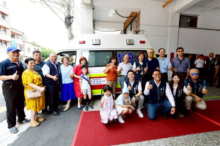 提升救援效能守護市民安全！西屯老街瑞和商號子女捐贈消防局西屯分隊高規格全配救護車