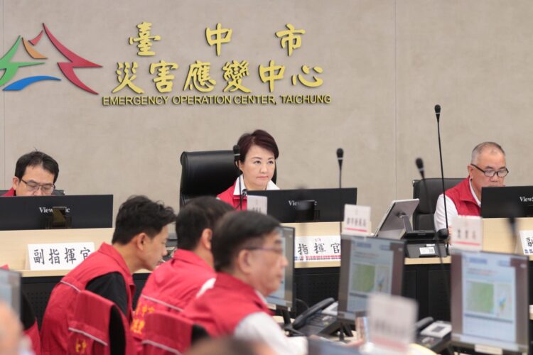 颱風丹娜絲來襲-中市今晚、明日停班停課-盧市長：料敵從寬、全力守護市民安全