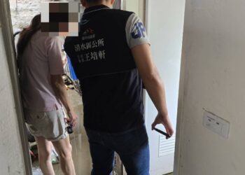 丹娜絲颱風強降雨致清水區一處民宅積水-民政局長:公所緊急協助撤離安置