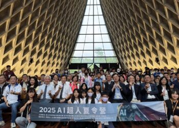 「台中ai超人營」開啟偏鄉孩子科技夢-中市府攜手東海大學跨縣市打造教育新典範