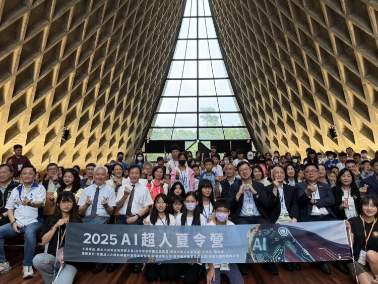 「台中ai超人營」開啟偏鄉孩子科技夢-中市府攜手東海大學跨縣市打造教育新典範