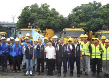 挺進嘉義世賢路！中市建設局全力搶通-展現救災高效率
