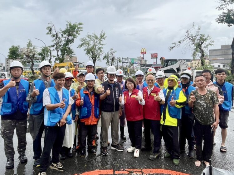 嘉義市長黃敏惠現身救災前線致謝！盧市長承諾「救援絕不缺席」力挺嘉義