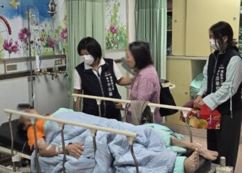 強降雨導致車輛撞浮起人孔蓋意外-民政局長：南區公所即刻應變、關心傷者