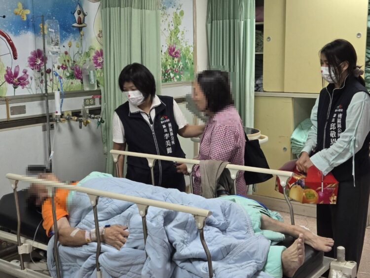 強降雨導致車輛撞浮起人孔蓋意外-民政局長：南區公所即刻應變、關心傷者