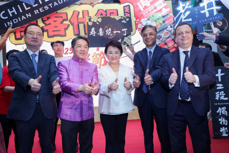 台中鍋烤節國際升級！-盧市長攜手四國駐台代表共推美食外交：估帶動逾200億商機