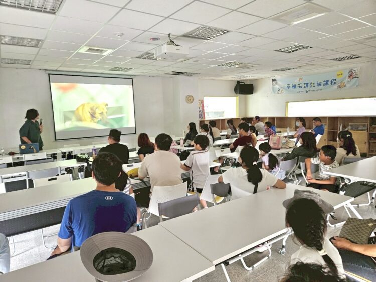 追趕毛孩跑跳蹦！-用鏡頭寫下台中動物之家的日常