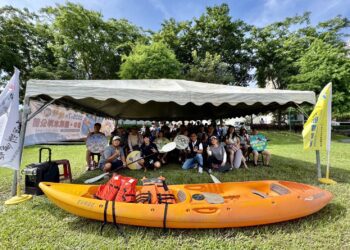 炎炎夏日划船趣-大里康橋公園獨木舟體驗涼快登場