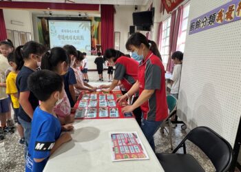 寓教於樂學環保-龍井區隊領200學童闖關學習環保知識