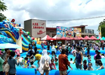清涼一夏！大里人潑水節嗨翻十九甲健康公園-民政局長：打造親子共遊夏日盛典
