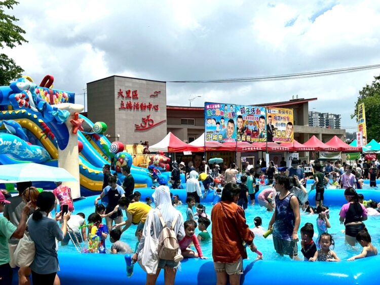 清涼一夏！大里人潑水節嗨翻十九甲健康公園-民政局長：打造親子共遊夏日盛典