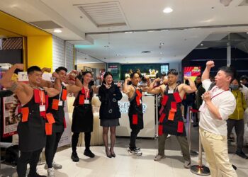 台中新光三越猛男划拳搶紅包 現場嗨翻擠爆！Raf Kampo無糖茶飲系蛋白飲成女性新寵