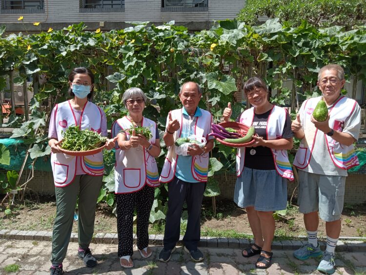 台中北屯家庭中心打造開心農場　蔬果贈500戶弱勢家庭