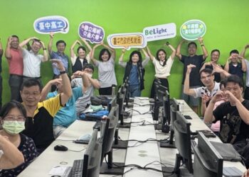 學生動手學科技、教師同步增能-中市教育局攜陽明交大開辦「悅讀ai半導體」課程　