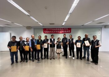 協助動保及防疫業務-賴副市長頒發感謝狀：里長是動物保護最堅實後盾