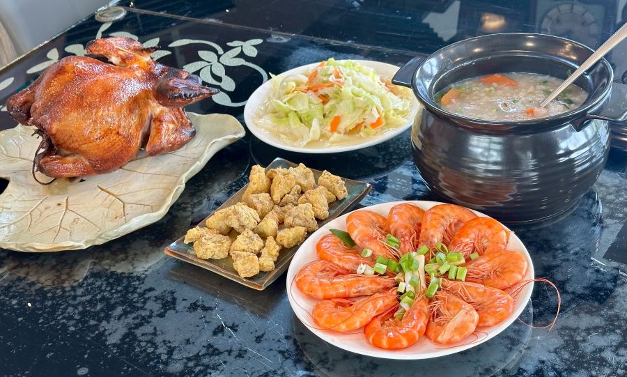 田中窯的四至六人的餐點。（圖/記者林均和攝）