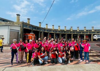 八旬嬤獻唱〈望春風〉感動長照住民 慈愛據點用不老行動照亮社區