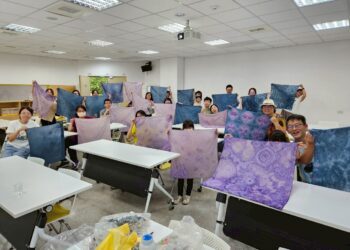 為毛孩染出自然色彩 中市動保處辦方巾植物染課程傳遞溫暖心意