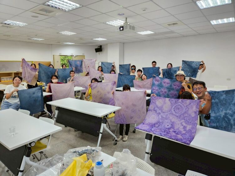 為毛孩染出自然色彩　中市動保處辦方巾植物染課程傳遞溫暖心意