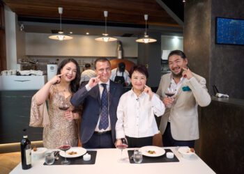 共享鍋烤歡樂時光!-盧市長邀義大利駐台代表入鏡「台中鍋烤節」形象影片