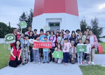 為高美陸蟹留下安心回家的路-中市農業局與和潤企業邀大小朋友溫馨守護