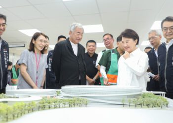 新里程碑！台中巨蛋邁入主體工程階段　盧市長偕隈研吾勉勵施工團隊