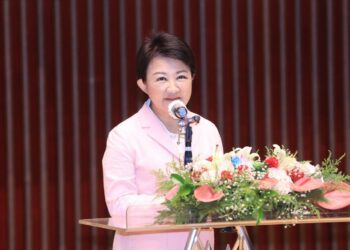 中市101位校(園)長布達交接-盧市長感恩期勉：共同努力培育優秀人才！