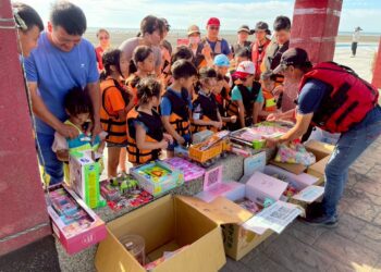 戲水不忘安全-大安濱海樂園防溺宣導民眾熱烈響應